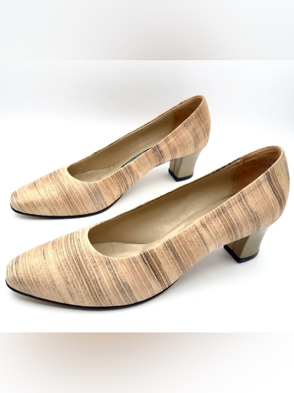 Naturalizer Size 9 Leather Pumps Neutral Textured Low Heel Classic Comfort